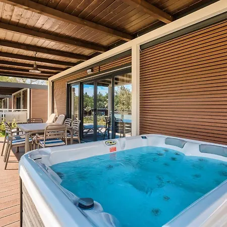 Semesterpark Premium Homes Santa Marina, Lanterna